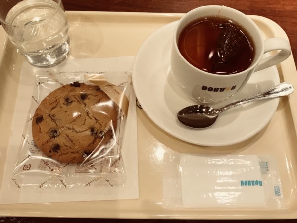 ドトールのハニージンジャーティー〜ルイボス〜とチョコチップクッキー（2020年2月）